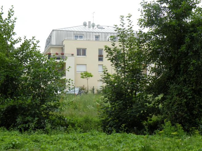  immeuble récent, secteur des jardins potagers